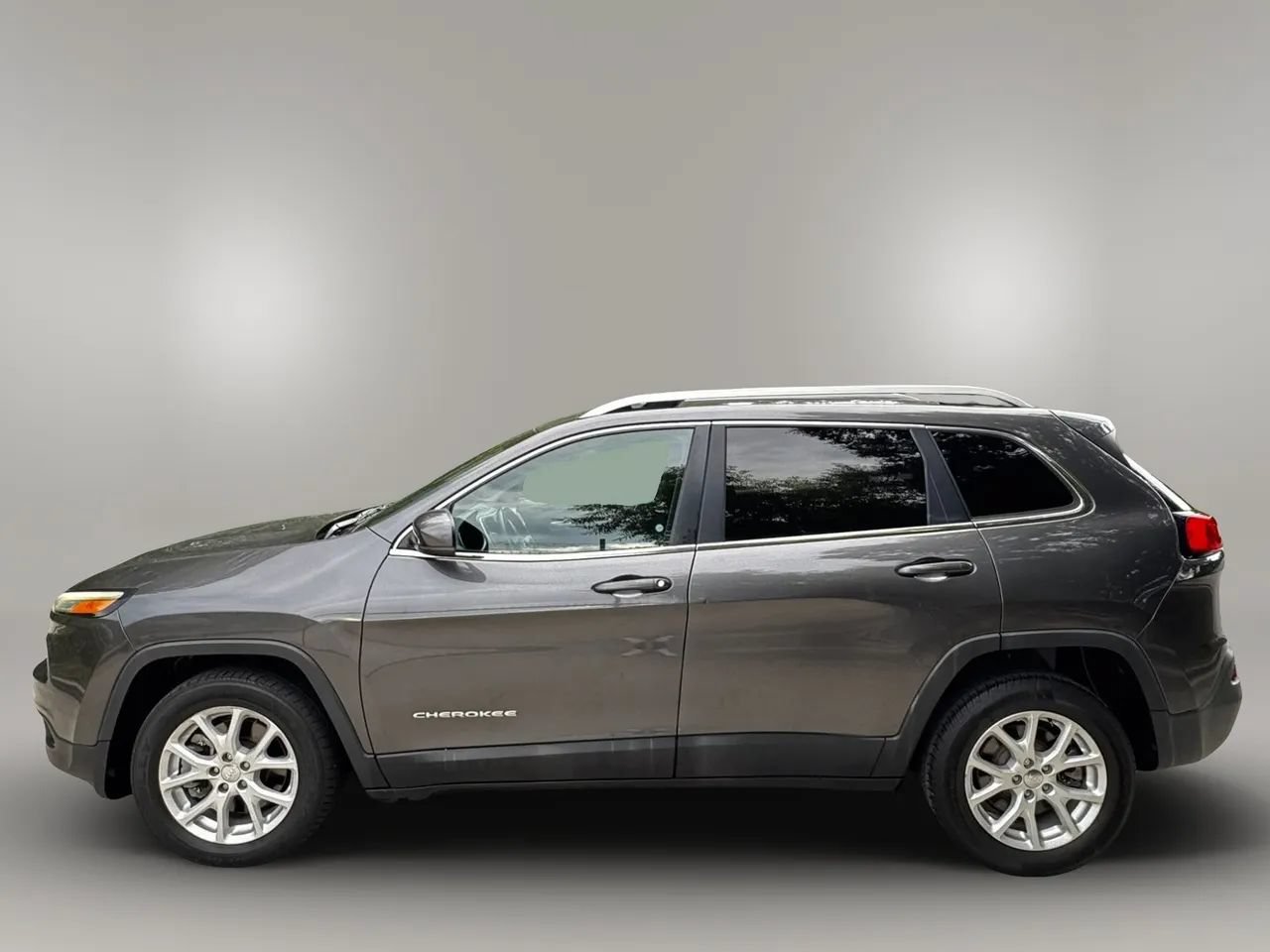 Used 2016 Jeep Cherokee Latitude w/ Safety/Convenience Group FWD image 5