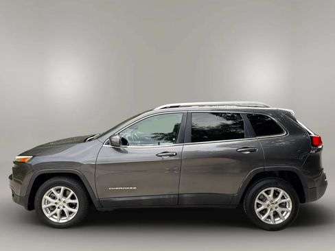 Used 2016 Jeep Cherokee Latitude w/ Safety/Convenience Group FWD image 5