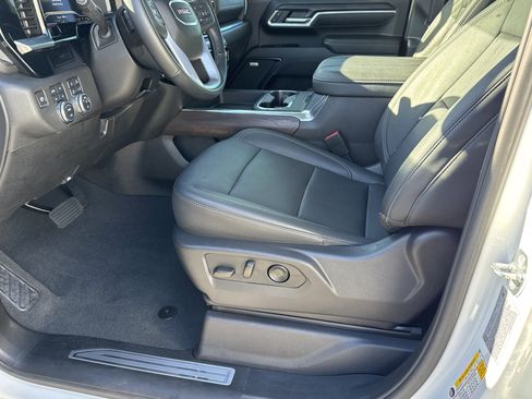 Used 2024 GMC Sierra 2500 SLT w/ SLT Convenience Package image 16