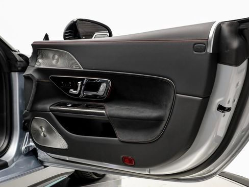 Used 2024 Mercedes-Benz SL 63 AMG 4MATIC image 39