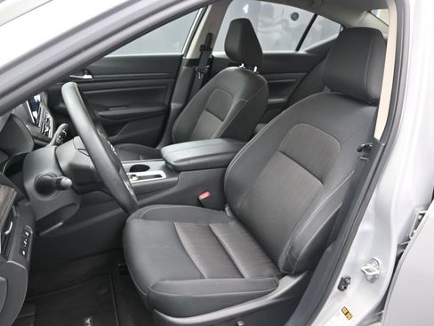 Used 2025 Nissan Altima 2.5 SV FWD image 19