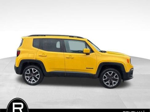 Used 2015 Jeep Renegade Latitude AWD/4WD image 6