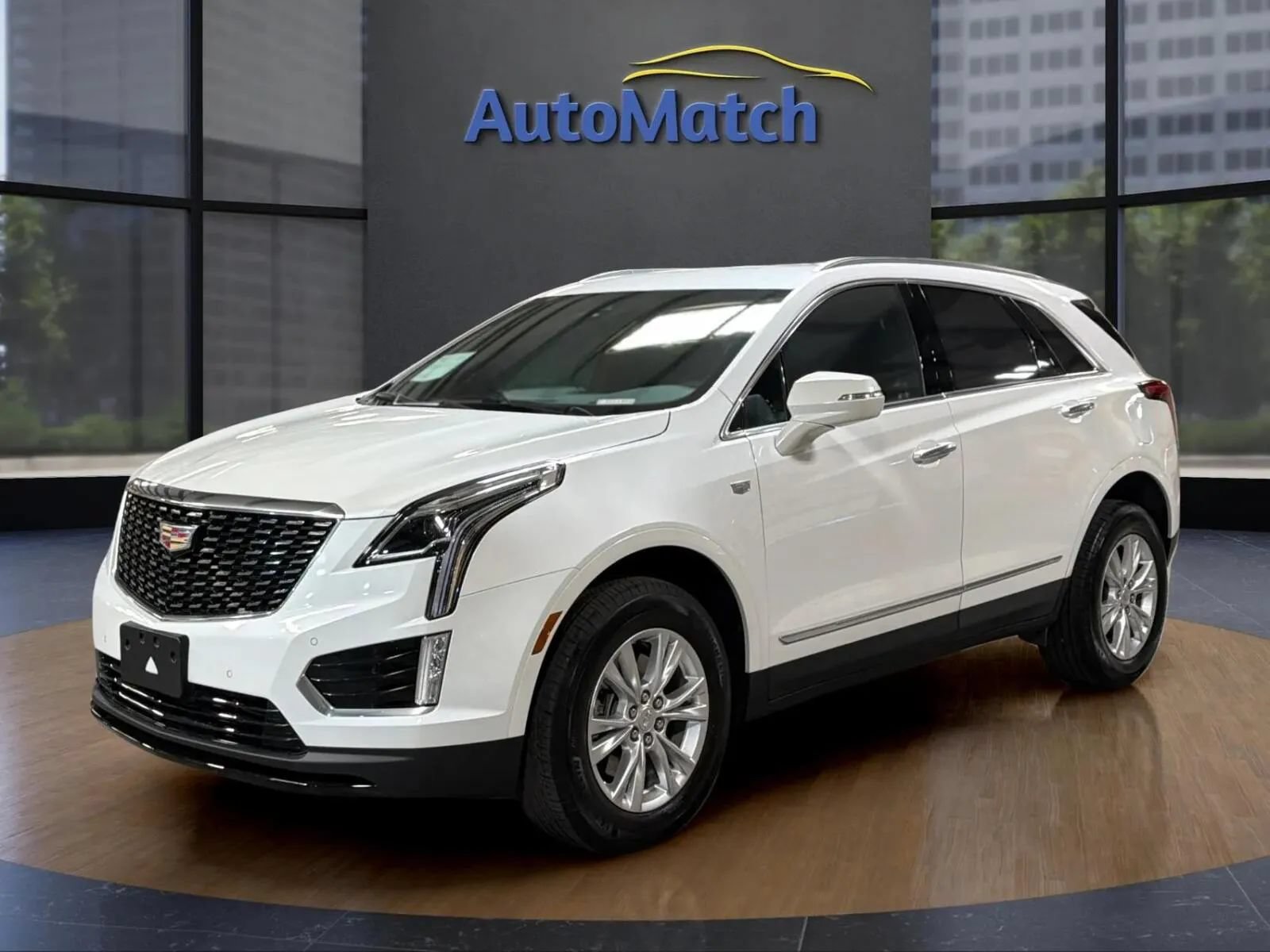 Used 2025 Cadillac XT5 Luxury w/ LPO, Floor Liner Package FWD image 4