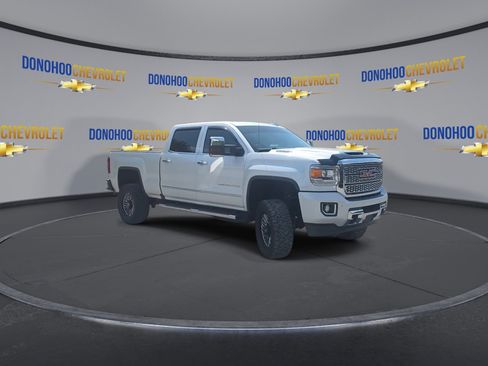 Used 2018 GMC Sierra 2500 Denali w/ Duramax Plus Package AWD/4WD image 6