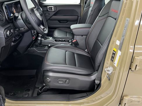 New 2025 Jeep Gladiator Rubicon AWD/4WD image 17