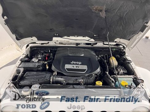 Used 2014 Jeep Wrangler Unlimited Sahara w/ Dual Top Group image 23