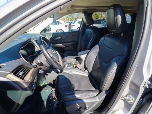 Used 2018 Jeep Cherokee Limited image 31