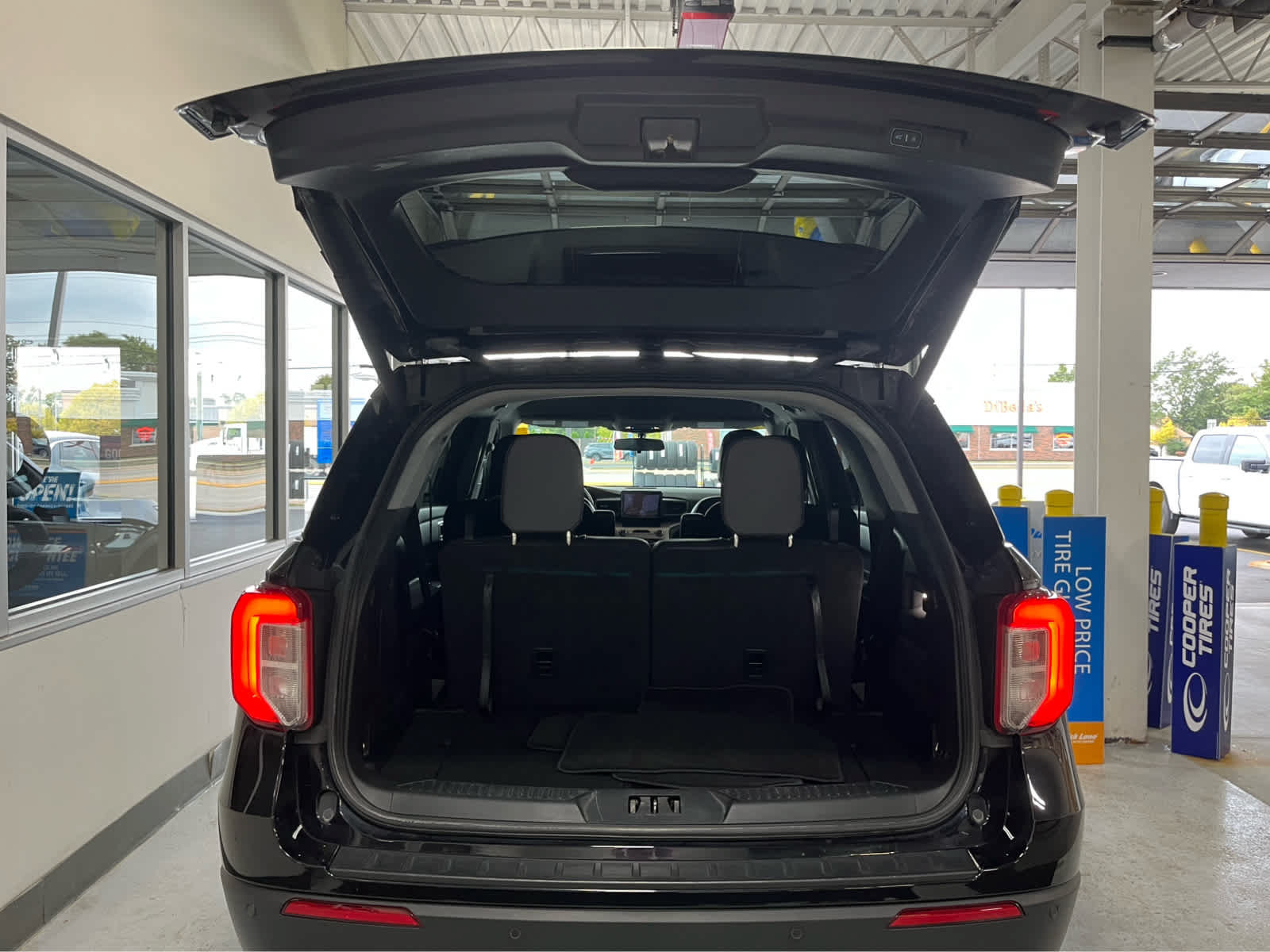 Certified 2023 Ford Explorer XLT w/ Equipment Group 202A AWD/4WD image 8