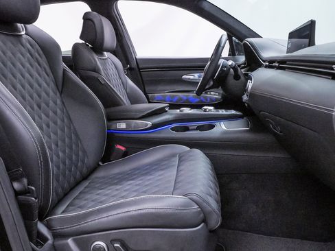 Certified 2025 Genesis GV70 3.5T Sport w/ Sport Advanced Package image 14