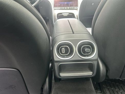 Used 2024 Mercedes-Benz C 300 Sedan image 27
