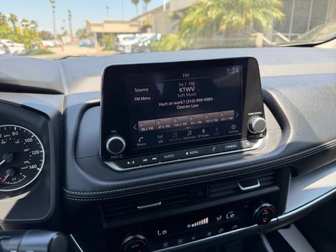 Used 2025 Nissan Rogue SV FWD image 20