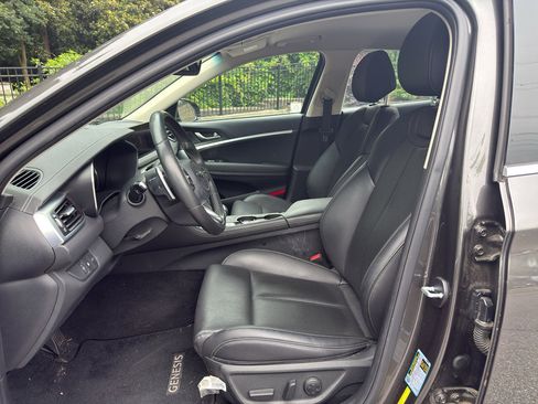Used 2022 Genesis G70 2.0T RWD image 14
