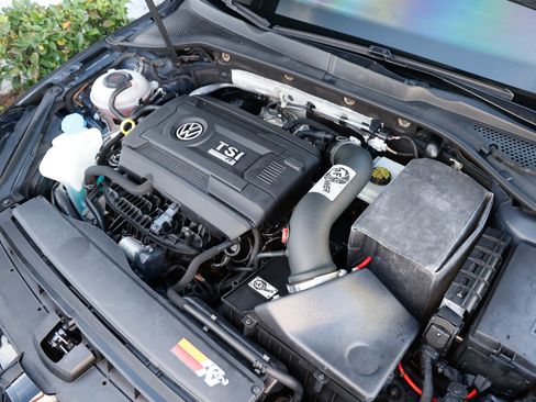 Used 2017 Volkswagen Golf R 4-Door image 50