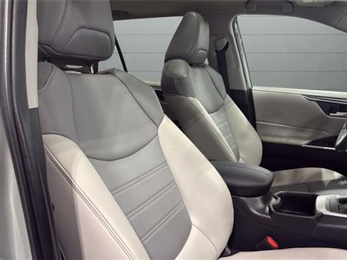 Used 2023 Toyota RAV4 XLE Premium image 32