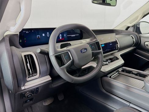 Used 2025 Ford Expedition Max Active AWD/4WD image 9