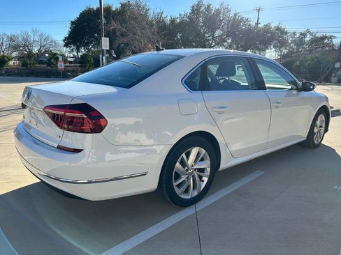 Used 2018 Volkswagen Passat 2.0T SE w/ SE Lighting Package image 7