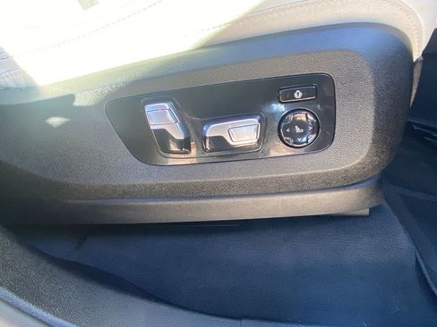 Used 2024 BMW X7 xDrive40i w/ Executive Package image 13