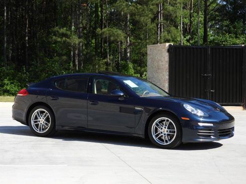 Used 2014 Porsche Panamera 4 AWD/4WD image 33