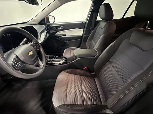 Used 2024 Chevrolet Trax LT FWD image 3