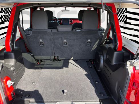 Used 2018 Jeep Wrangler Unlimited Rubicon image 12