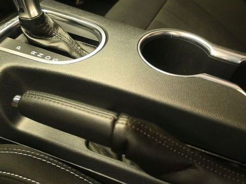 Certified 2022 Ford Mustang Coupe RWD image 16