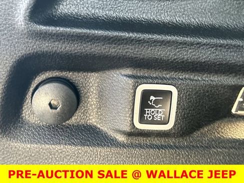Used 2024 Jeep Grand Cherokee L Altitude AWD/4WD image 11
