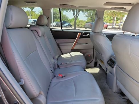 Used 2010 Toyota Highlander Limited FWD image 13