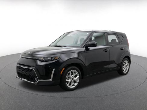 Used 2025 Kia Soul LX w/ LX Technology Package FWD image 3