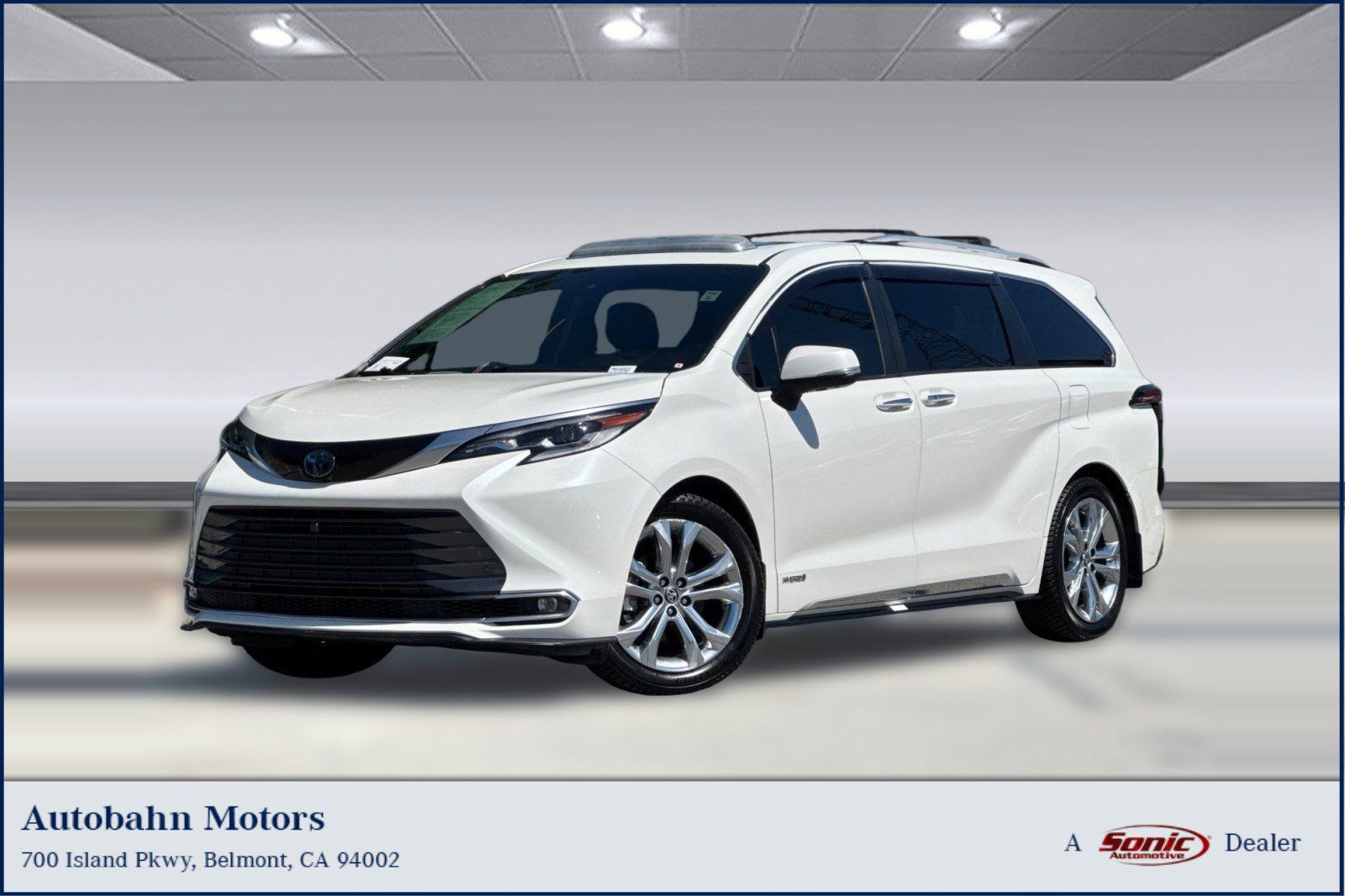 Used 2021 Toyota Sienna Platinum FWD image 1
