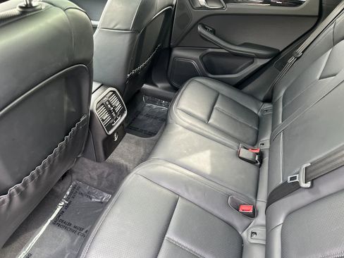 Certified 2025 Porsche Macan AWD/4WD image 13