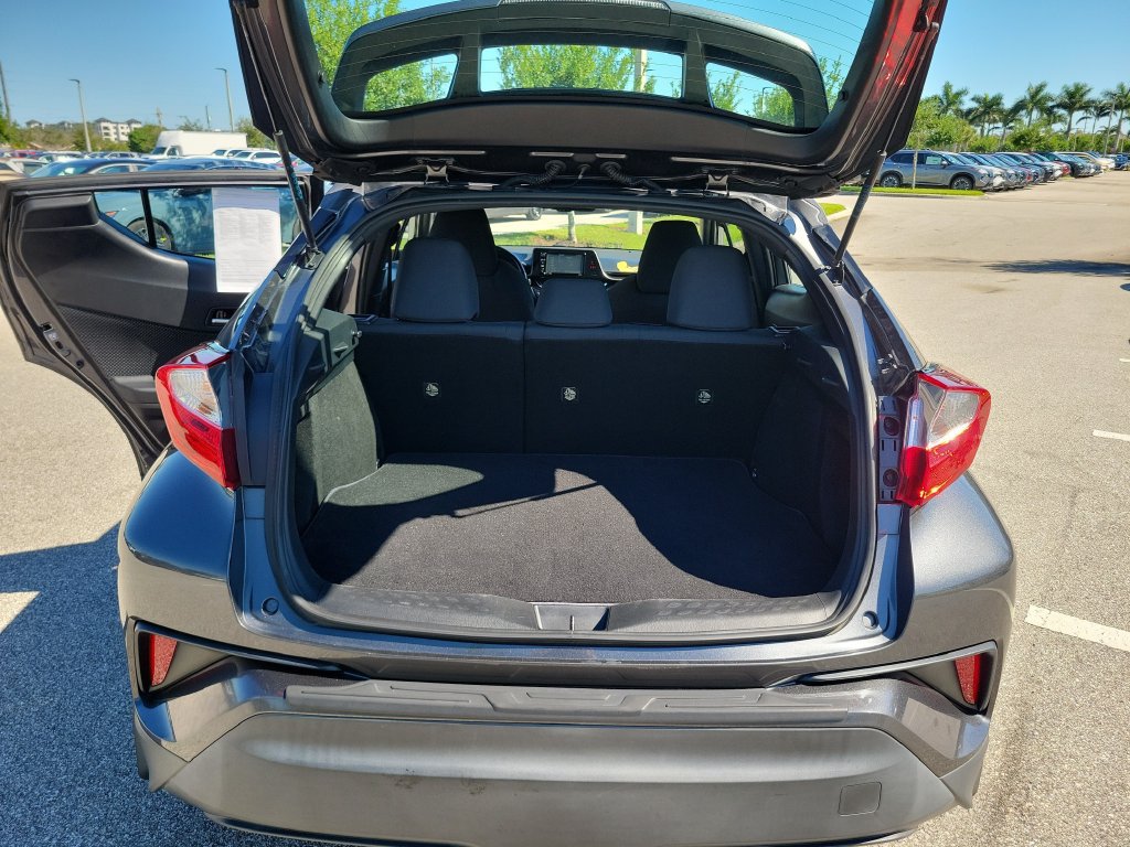Used 2018 Toyota C-HR XLE FWD image 9