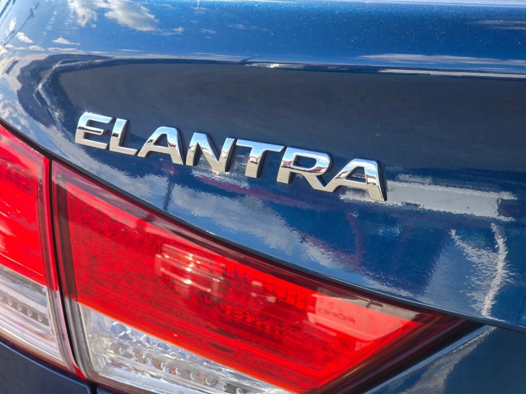Used 2013 Hyundai Elantra GLS FWD image 12