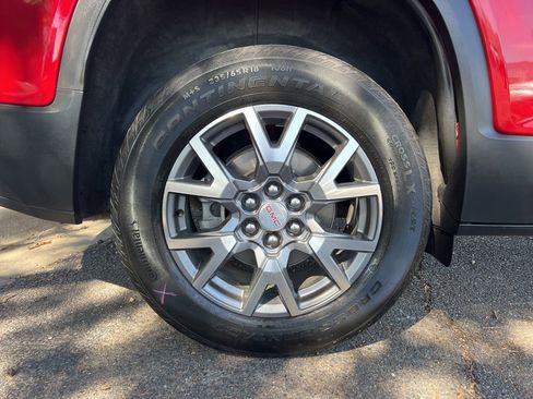 Used 2023 GMC Acadia SLT image 9