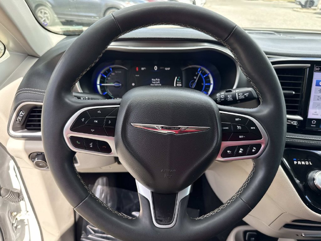 Used 2024 Chrysler Pacifica Limited FWD image 43