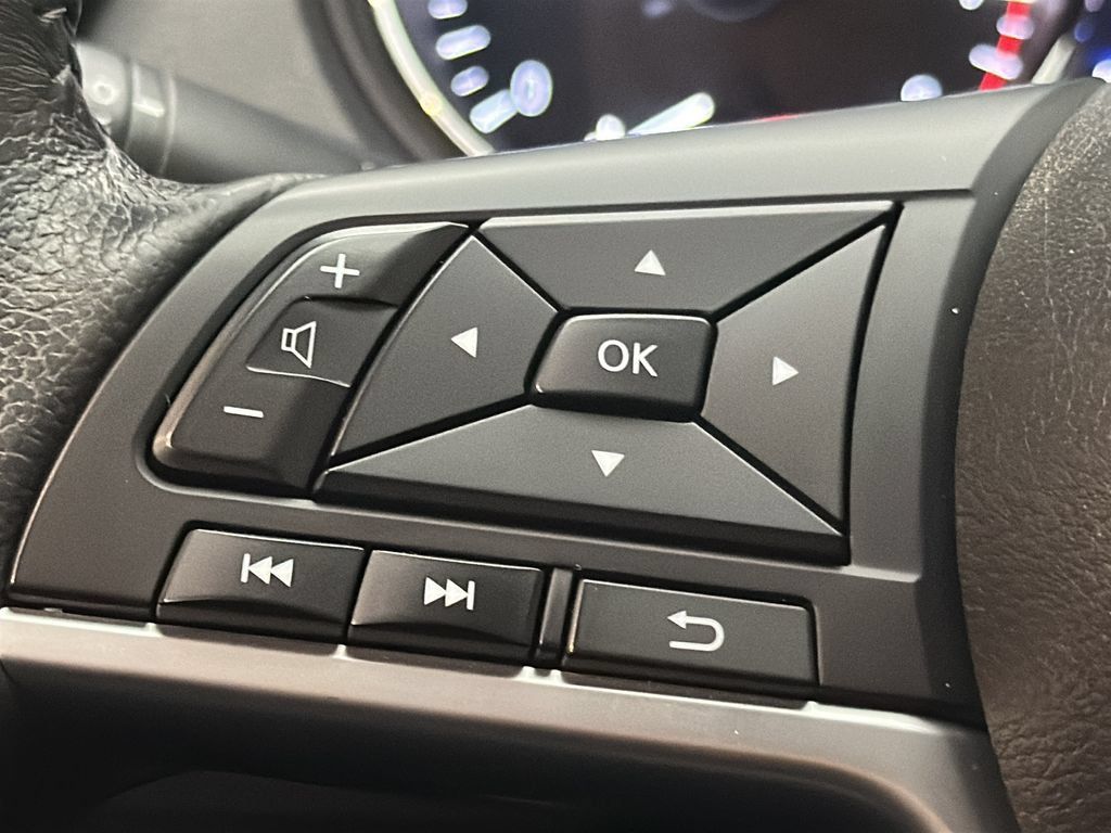 Used 2018 Nissan Rogue SV AWD/4WD image 23