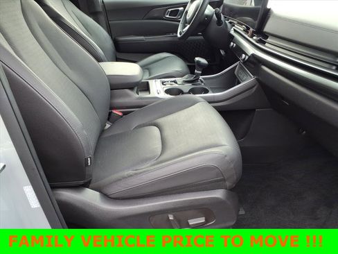 Used 2025 Kia Carnival SX Prestige image 9