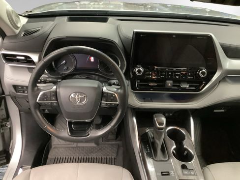 Certified 2021 Toyota Highlander Platinum image 10