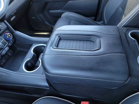 Used 2022 Chevrolet Suburban Premier image 20