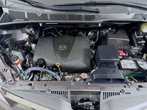 Used 2020 Toyota Sienna XLE w/ XLE Navigation Package image 30