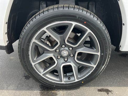 Used 2022 RAM 1500 Laramie AWD/4WD image 12