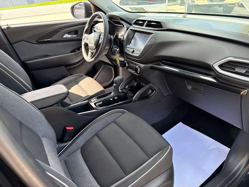 Used 2021 Chevrolet TrailBlazer LS w/ LPO, Blackout Package FWD image 33