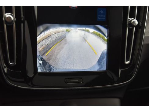 Certified 2025 Volvo XC40 B5 Core w/ Protection Package Premier image 19