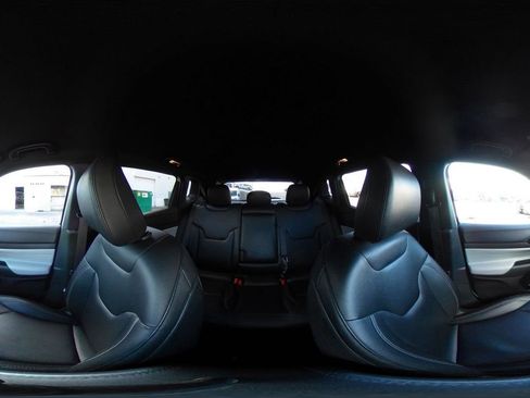 Used 2025 Jeep Compass Limited image 42