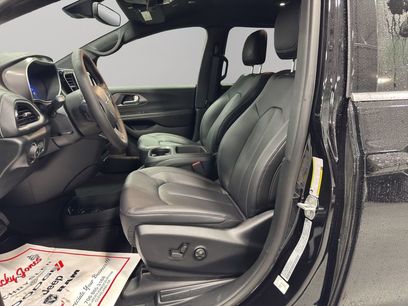 New 2026 Chrysler Pacifica Select