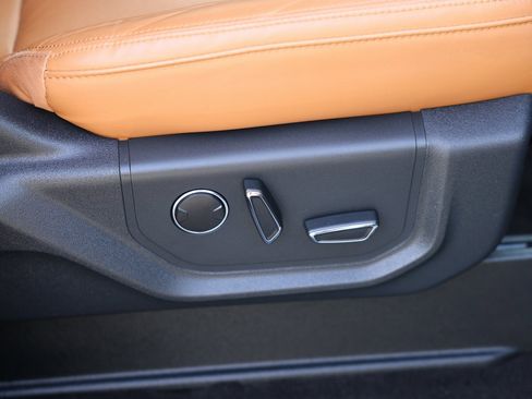 Certified 2022 Ford Expedition Platinum image 11