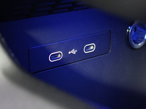 Used 2025 Porsche Macan 4 Electric image 34