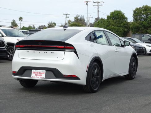 New 2026 Toyota Prius LE image 5