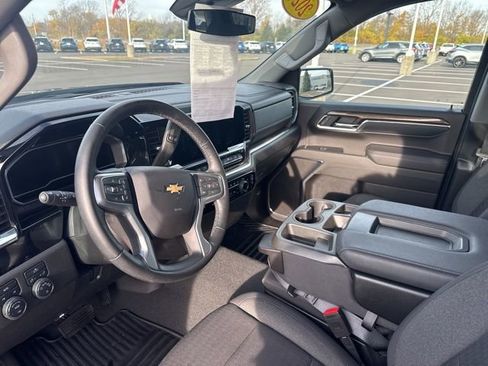 Used 2024 Chevrolet Silverado 1500 LT image 22