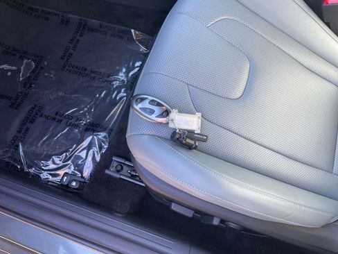 Used 2025 Hyundai Elantra Limited image 22