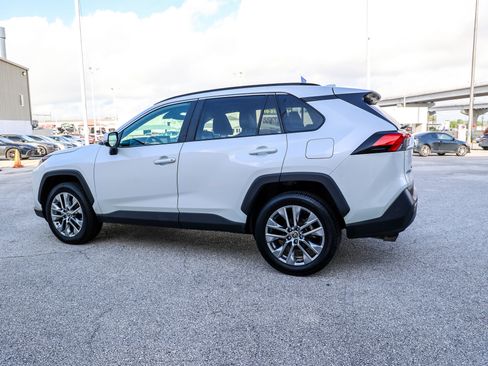 Used 2021 Toyota RAV4 XLE Premium FWD image 10